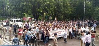 up protest rail