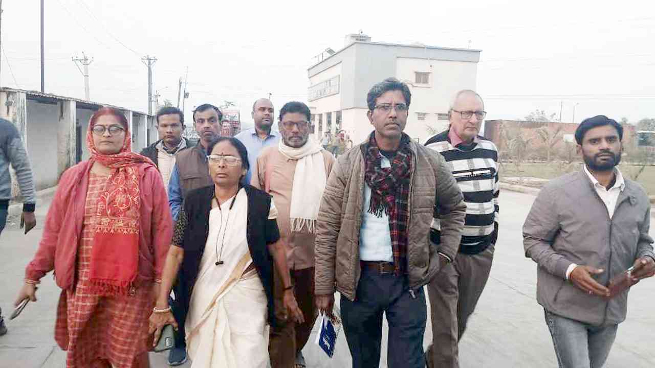 public-anger-erupts-over-death-of-worker-in-cement-factory-in-samastipur